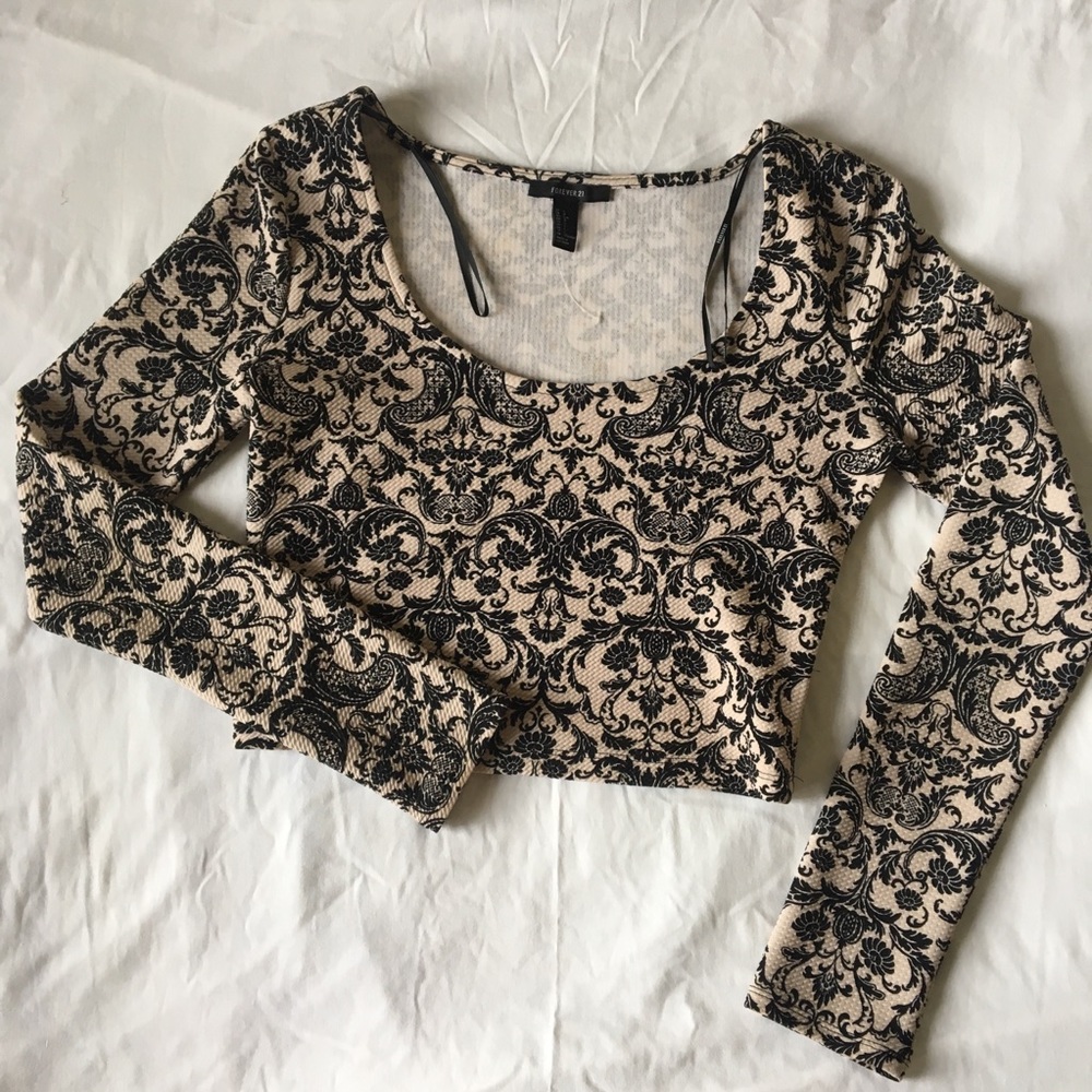 ✨Black, Cream/taupe Floral Forever 21 Crop top✨